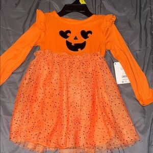 Little girl, pumpkin dress